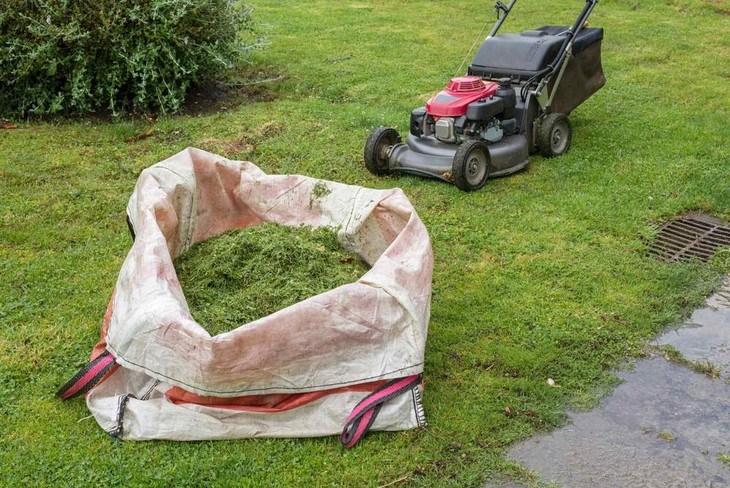 It is important to prepare trash bag when using the lawn mower for proper disposal