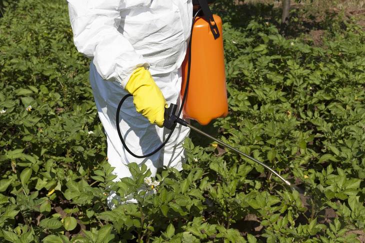 Make sure to protect yourself when using backpack sprayer with pesticide - best backpack sprayer