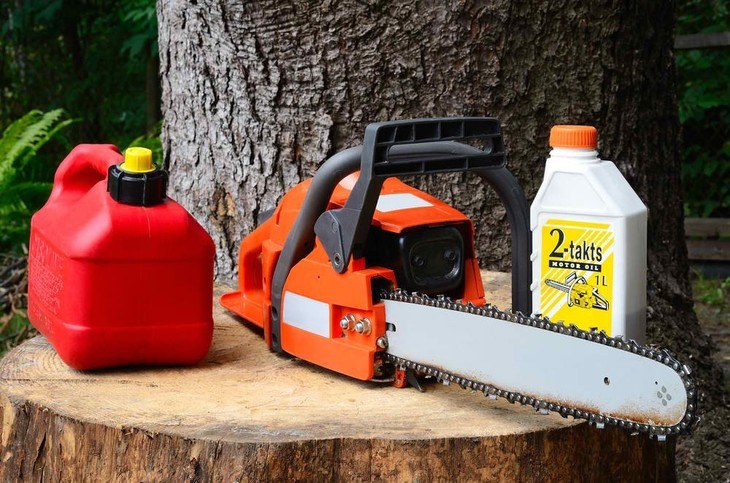Gas-powered chainsaws have the highest power output but are the most expensive among the three