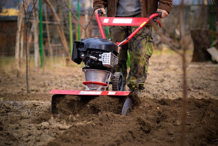 The front-tine rototiller has tines on its front part