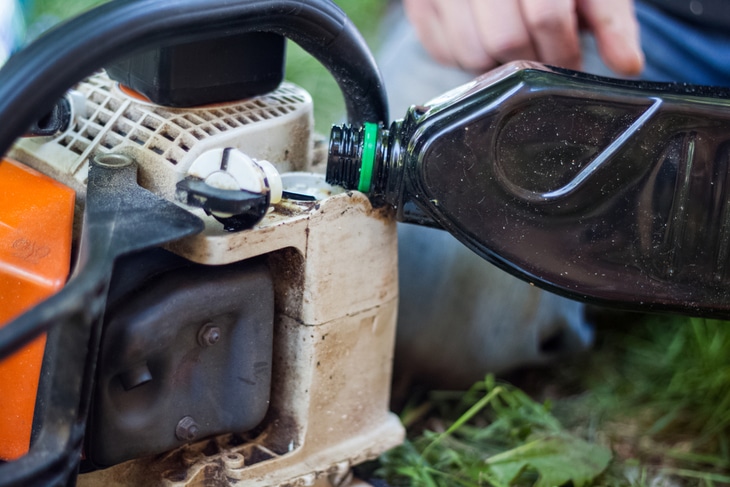 Regularly lubricating your chainsaw keeps it fresh and healthy