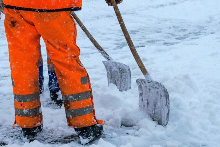 Snow shovels can clear your driveways and sidewalks of snow. However, the process is often arduous and time-consuming