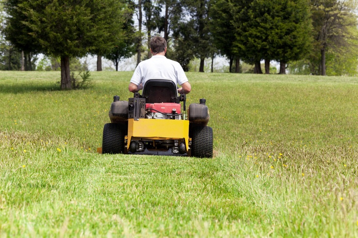 Zero turn mower utilizes its front caster wheels to navigate efficiently around your yard