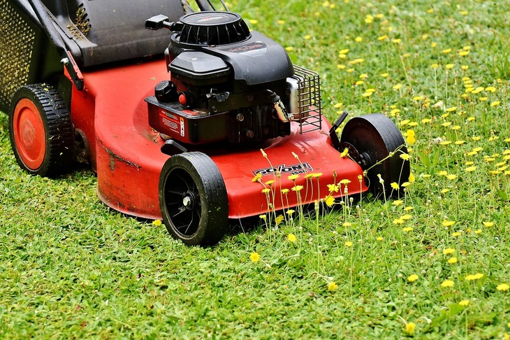 Ever wondered how the mowing height can be maintained even over a terrain that is uneven The deck wheels of the mower are the key
