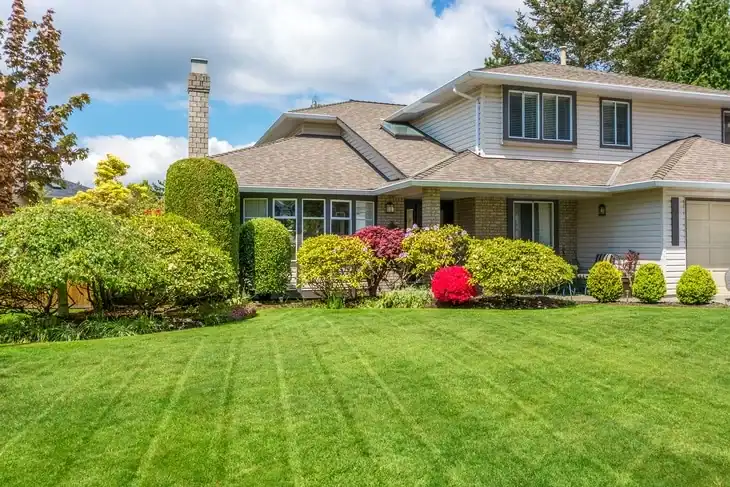 A healthy lawn creates a perfectly neat home and lawn landscape 1