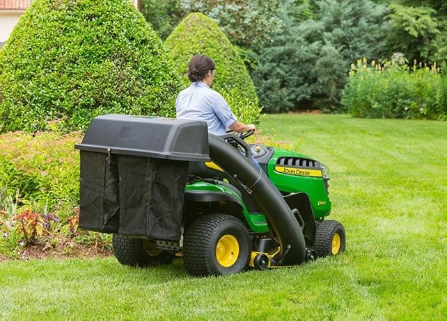 Lawn tractor with grass bagger attached