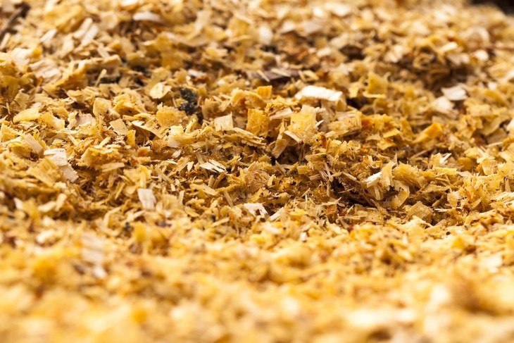 Coarse sawdust signifies that your chainsaw is still sharpCoarse sawdust signifies that your chainsaw is still sharp