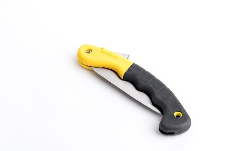 The handle of the folding saw allows the user to have a good grip and easy cutting motions