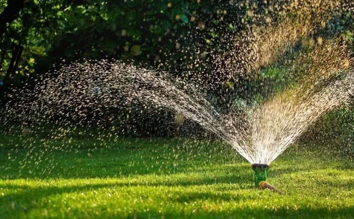 Your choice of an inground sprinkler will depend on how big your lawn is.