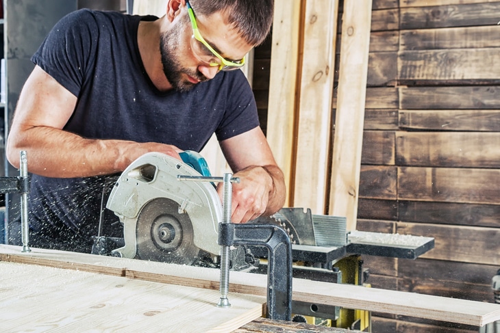 A hybrid table saw is smaller than that of a standard contractor’s saw